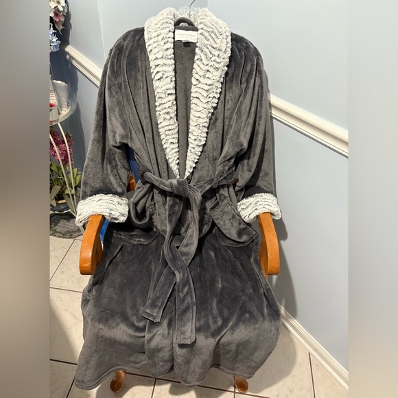 NWOT Carole Hochman women’s gray, long plush wrap robe, Size Large - Picture 6 of 15